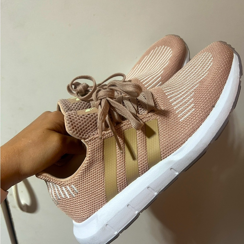 Adidas 👟 Sneakers